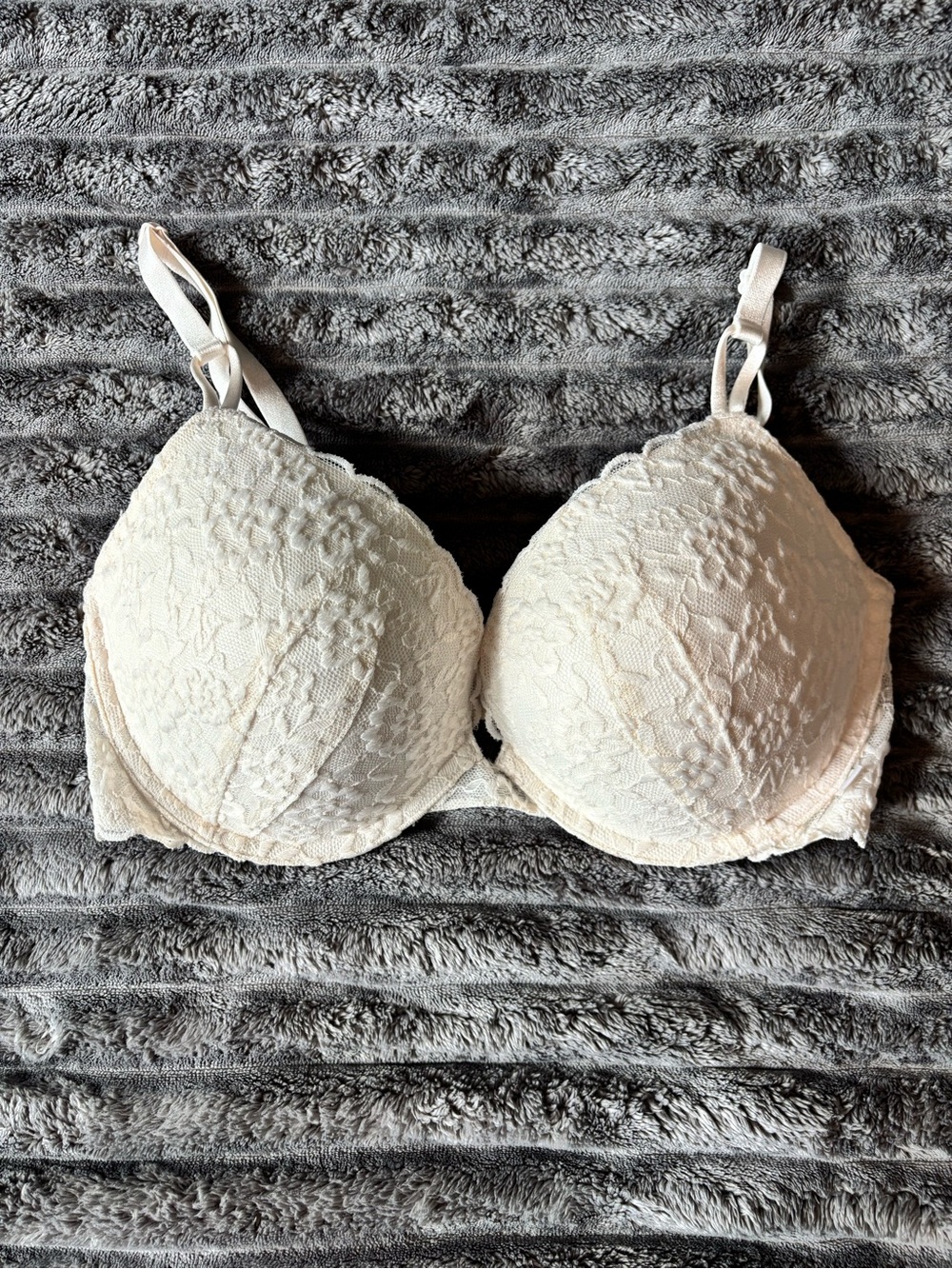 Victoria Secrete Cream Lace Push-Up Bra 34DD